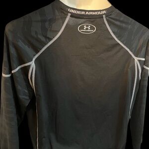 UNDER ARMOUR 9 Strong 3/4 sleeve workout shirt
